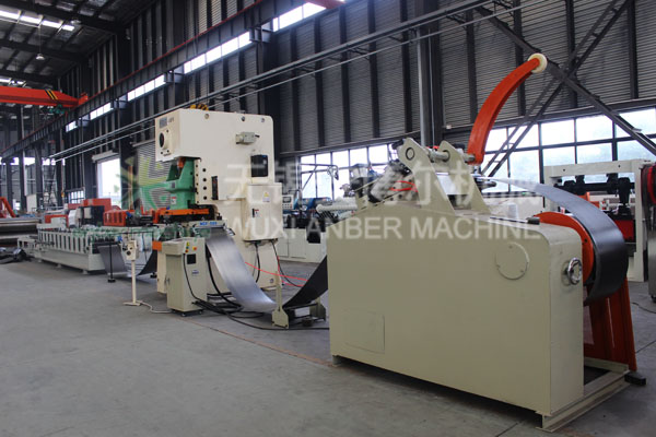 Lintel roll forming machine