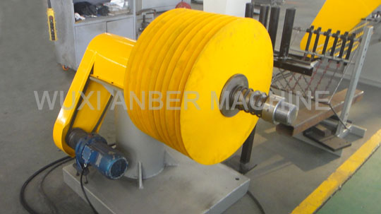 Barbed wire machine