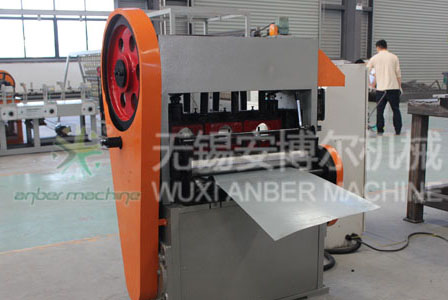 Expanded metal mesh making machine