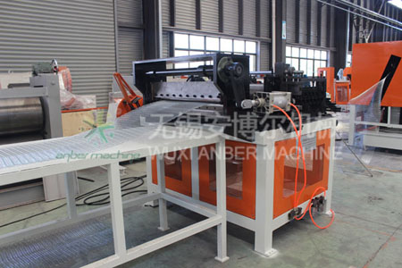 Straightening and slitting machine