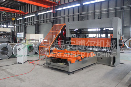 Side view of the metal expander when the mesh out of the machine