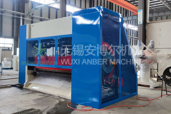 Expanded metal mesh machine
